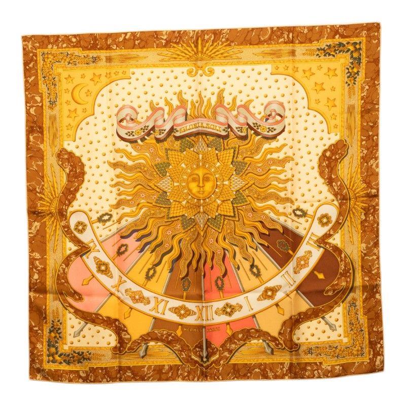 エルメス カレ90 CARPE DIEM 今日一日を楽しむ スカーフ 大判 ゴールド系 マルチカラー シルク レディース HERMES【1-0277627】