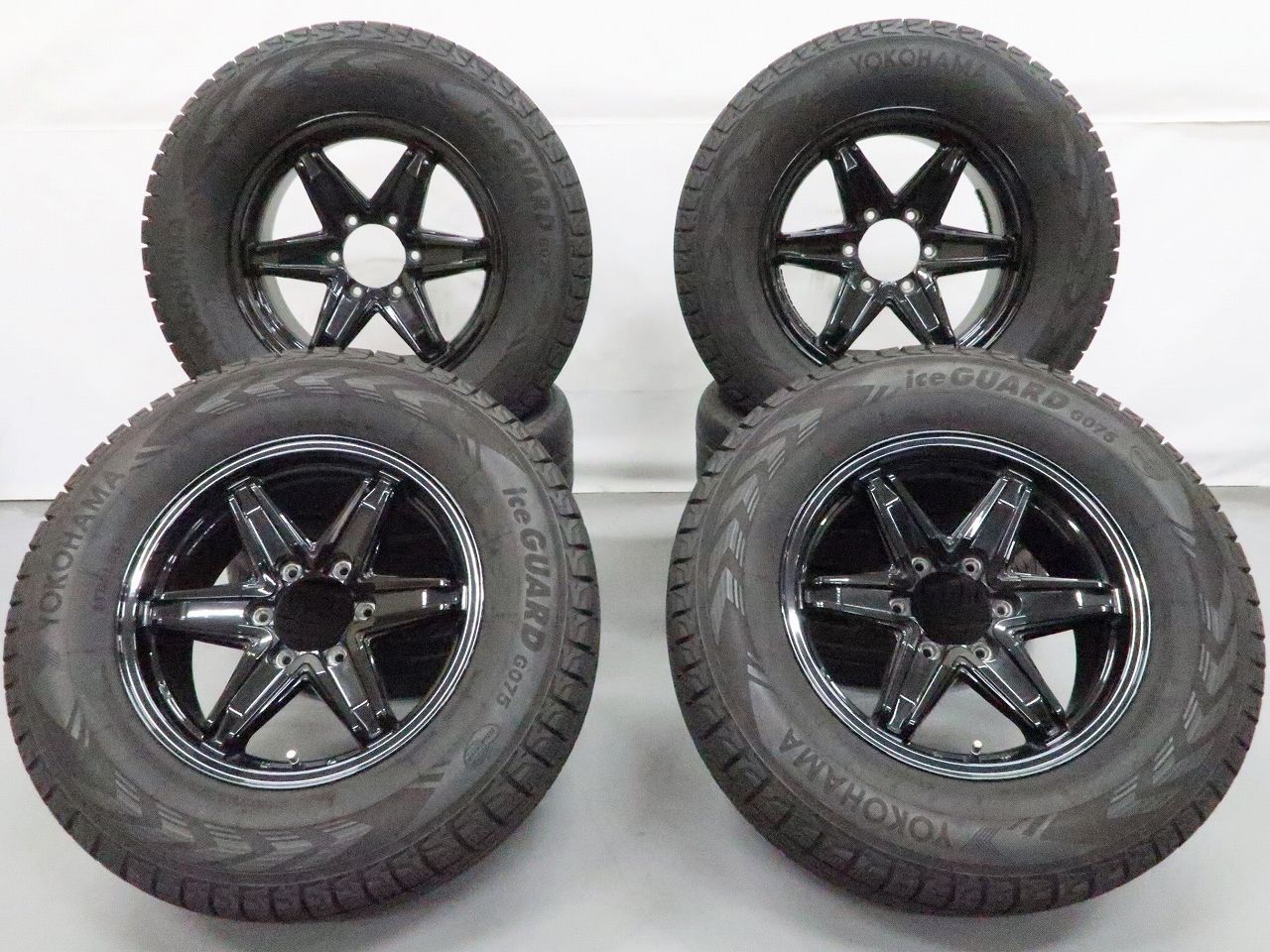 プラド ハイラックス サーフ 等に 4本 社外 17インチ 7.5J +25 6H PCD 139.7 スタッドレス ヨコハマ アイスガード G075 2024年 265/65R17