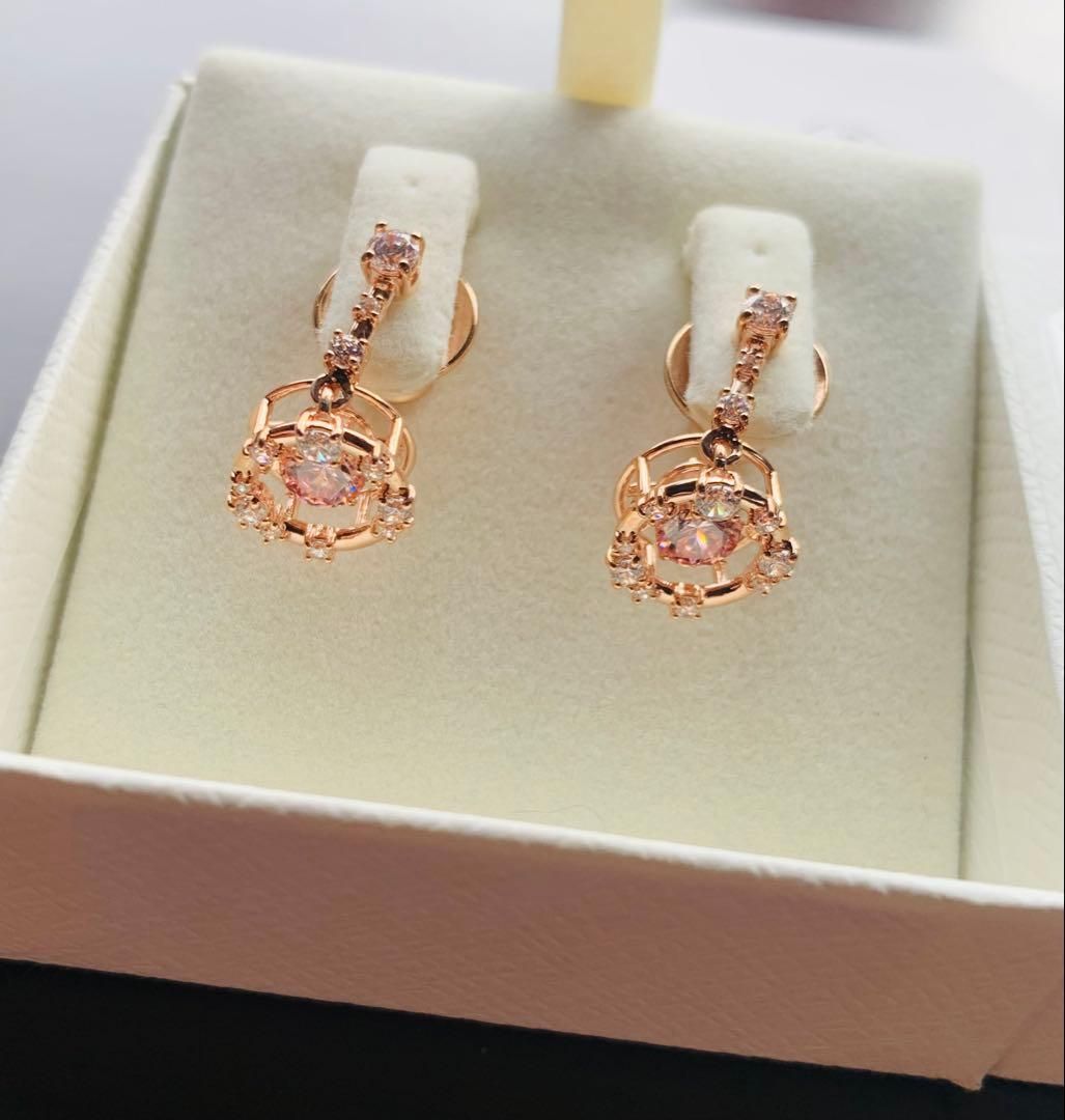 新品　スワロフスキーSwarovski Constella ドロップピアス