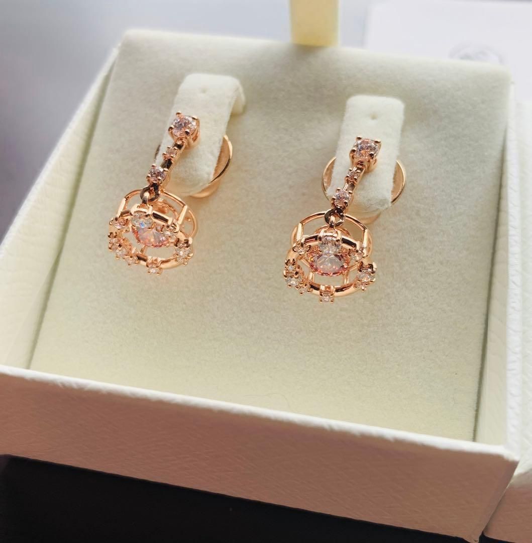 新品　スワロフスキーSwarovski Constella ドロップピアス