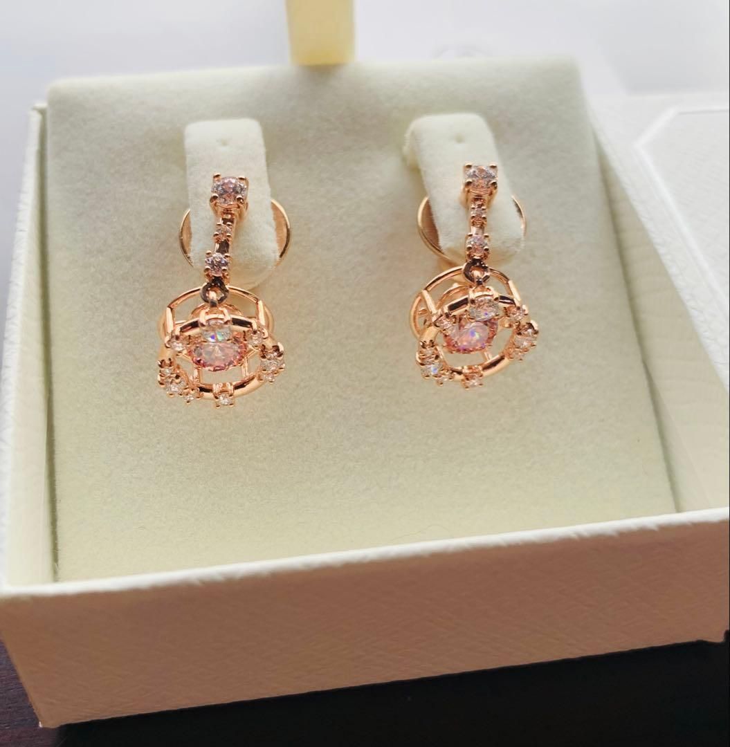 新品　スワロフスキーSwarovski Constella ドロップピアス