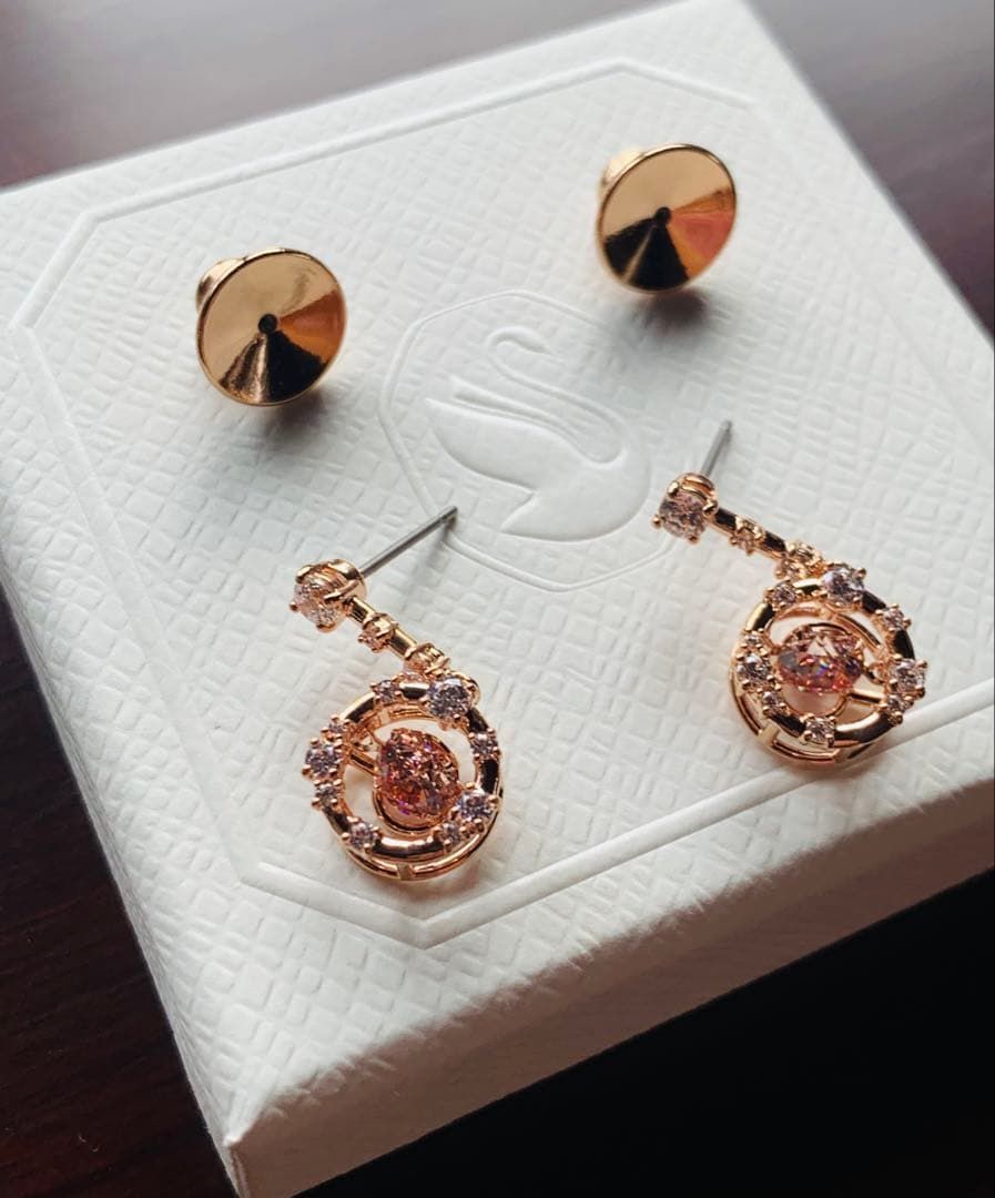 新品　スワロフスキーSwarovski Constella ドロップピアス