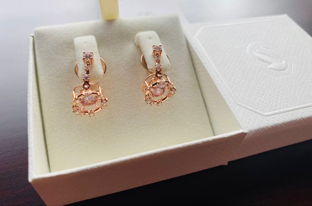 新品　スワロフスキーSwarovski Constella ドロップピアス