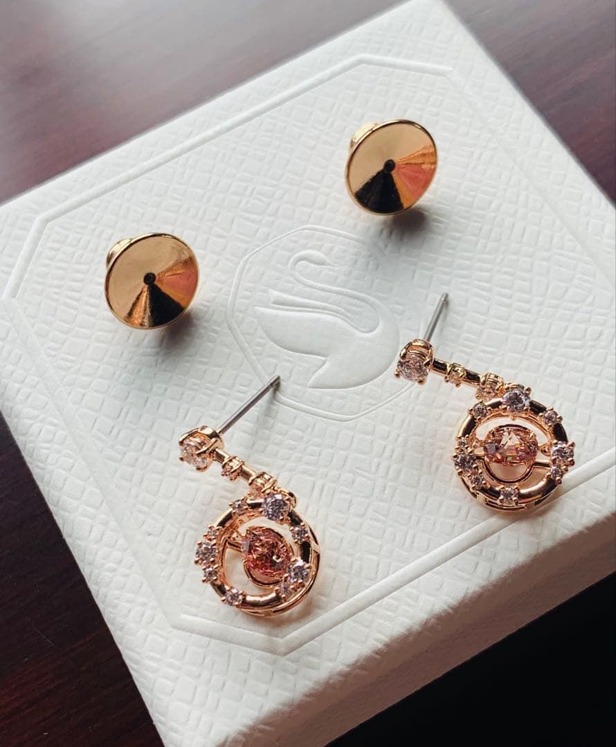 新品　スワロフスキーSwarovski Constella ドロップピアス