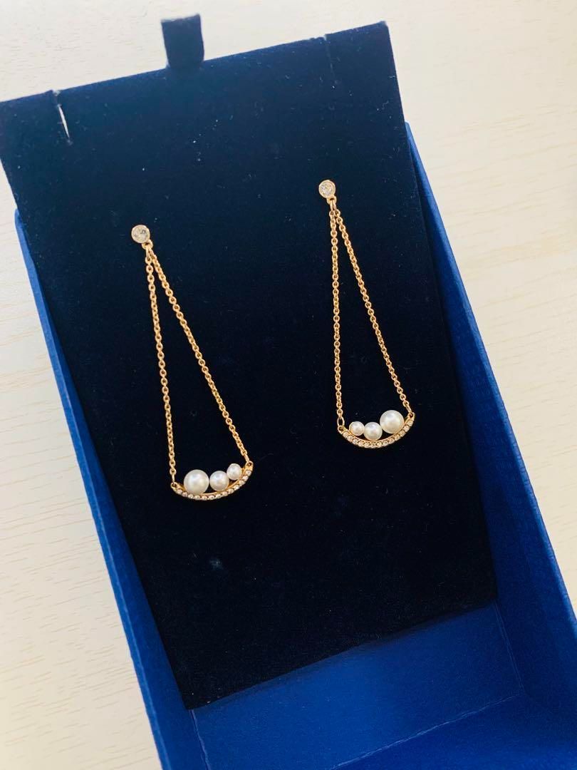 ほぼ新品　スワロフスキーSwarovski Fundamental パールピアス