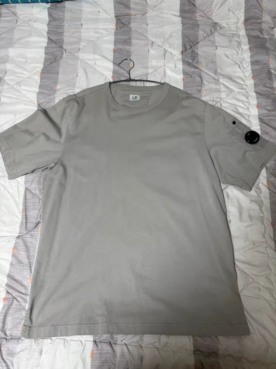 C.P. COMPANY シーピーカンパニー レンズ半袖 グレー L