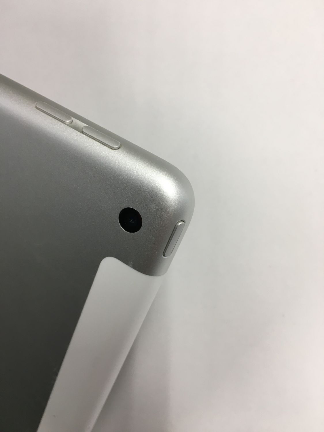 iPad 第7世代 32GB SIMフリー 液晶美品 バッテリー96% - メルカリ