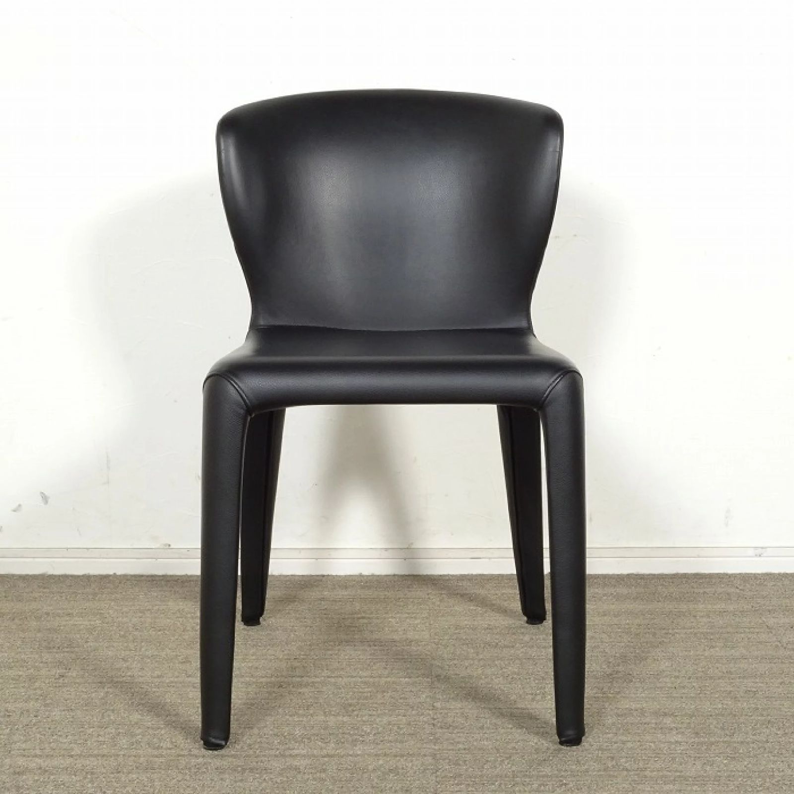 Cassrna カッシーナ 369HOLA 黒 正規品 ◾︎SELUNO◾︎ 【短期展示美品】Cassina カッシーナ 369 HOLA / オラ