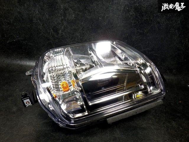 美品！ 即発送】点灯OK！ スズキ純正 DA17W エブリイワゴン 後期 LED
