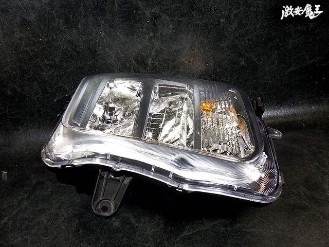 美品！ 即発送】点灯OK！ スズキ純正 DA17W エブリイワゴン 後期 LED