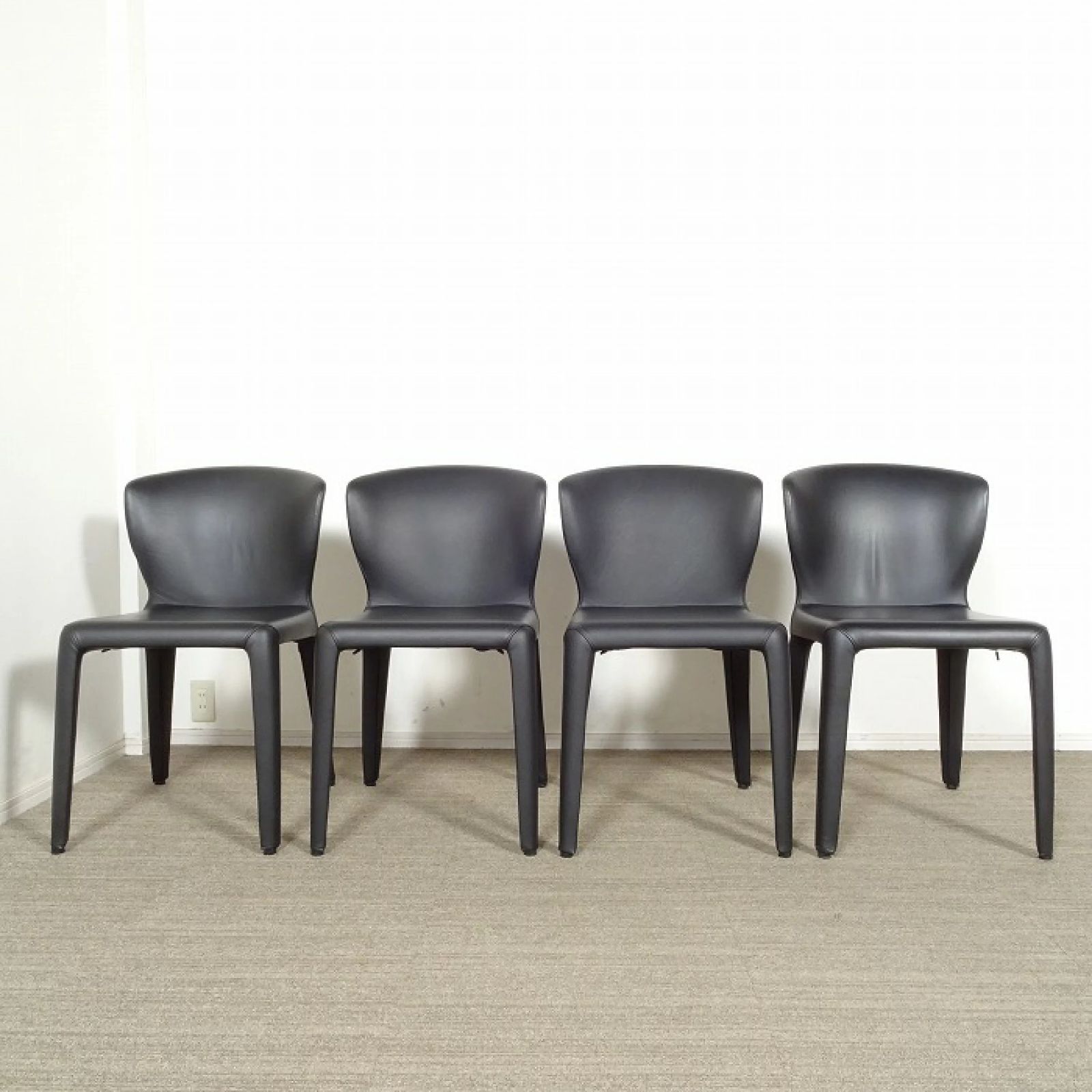 ◾︎SELUNO◾︎ 【短期展示美品】Cassina カッシーナ 369 HOLA / オラ