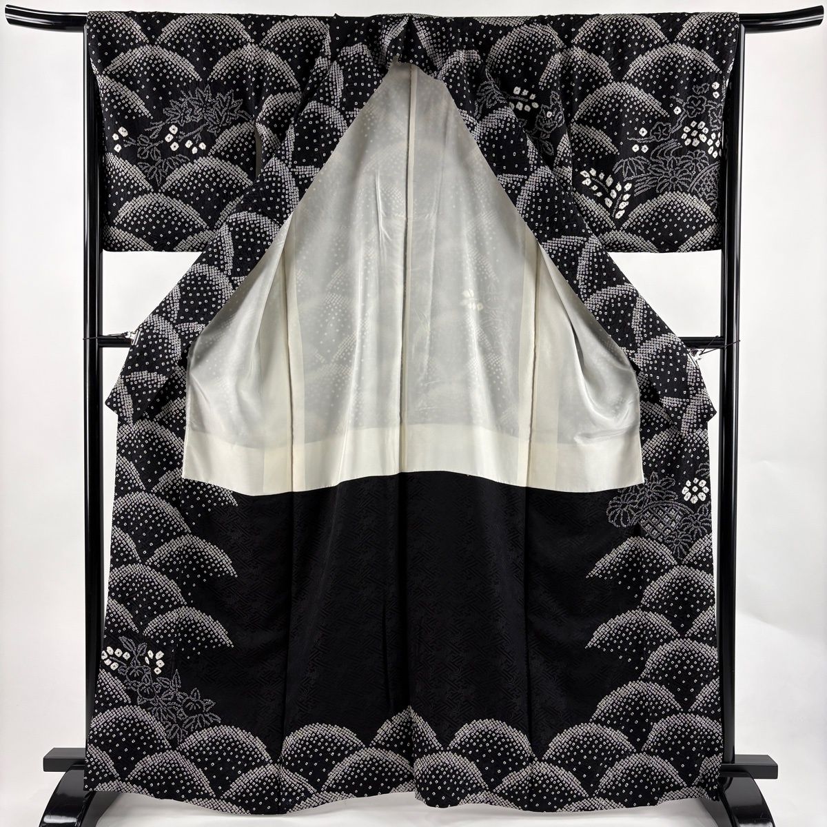 美品】 訪問着 身丈164.5cm 裄丈66cm M 袷 草花 流水 総絞り 黒 正絹