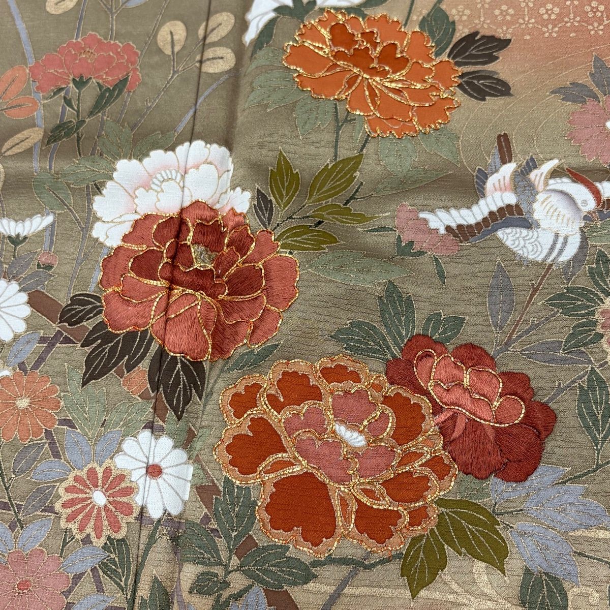 美品】 訪問着 身丈165cm 裄丈65cm M 袷 やまと 牡丹 鴛鴦 刺繍 金彩