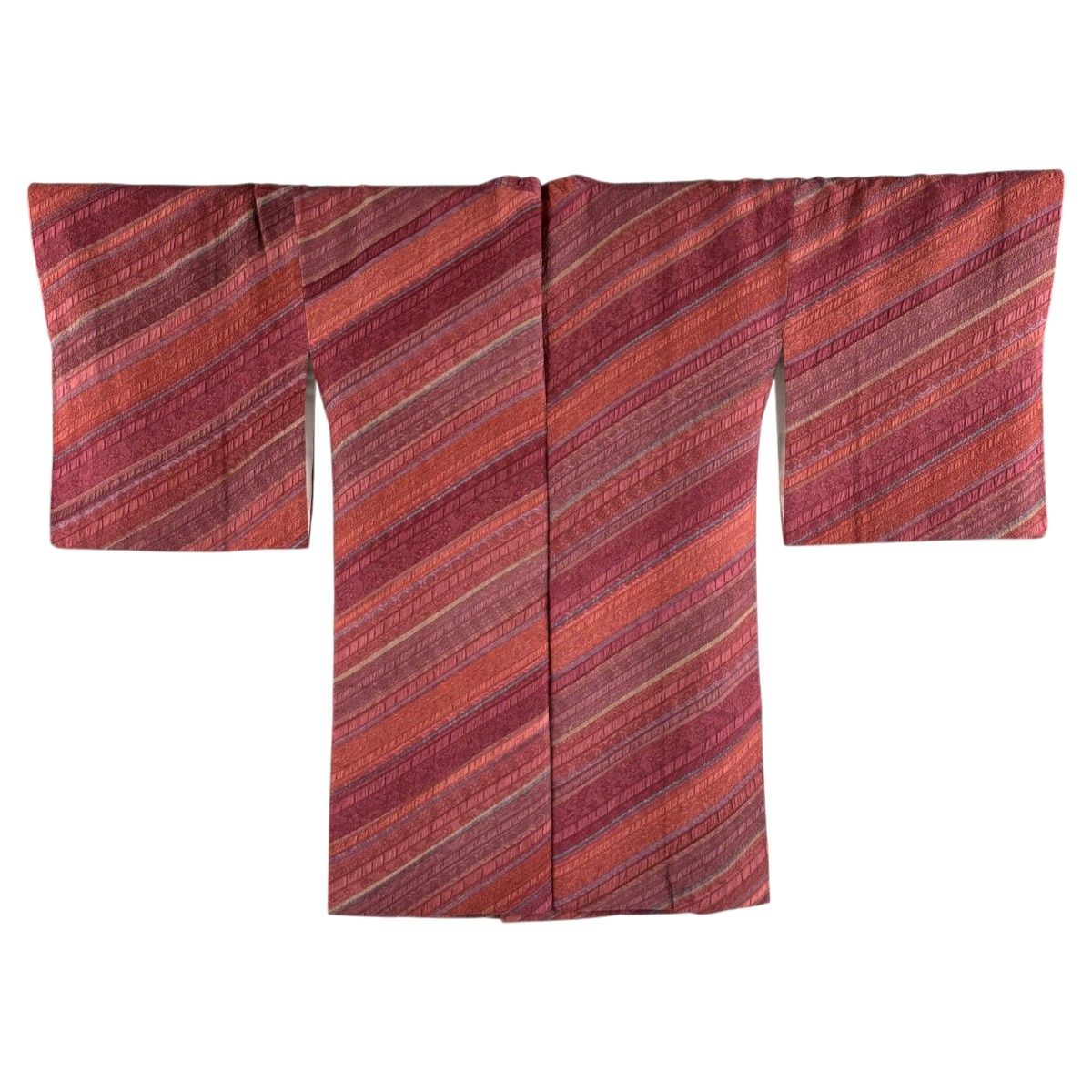 【美品】 道行 身丈94cm 裄丈66cm M 和装コート 角衿 鈴乃屋 斜縞 花唐草 赤紫 正絹 秀品 【中古】