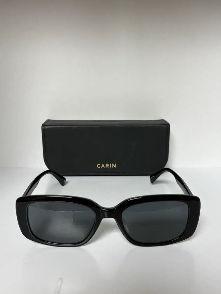カリン Cara C1 ブラック サングラス
