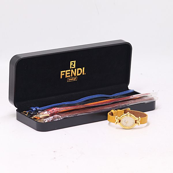 美品 箱付 フェンディ チェンジベルト 640L QZ シルバー文字盤 レディース腕時計 5788200 6PRT MTM ABC26549
