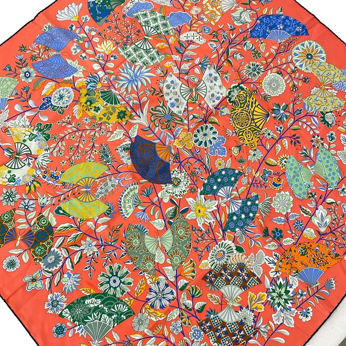 HERMES(エルメス) スカーフ美品 カレ90 ピンク×ブルー×マルチ Fleurs et papillons de Tissus/花柄