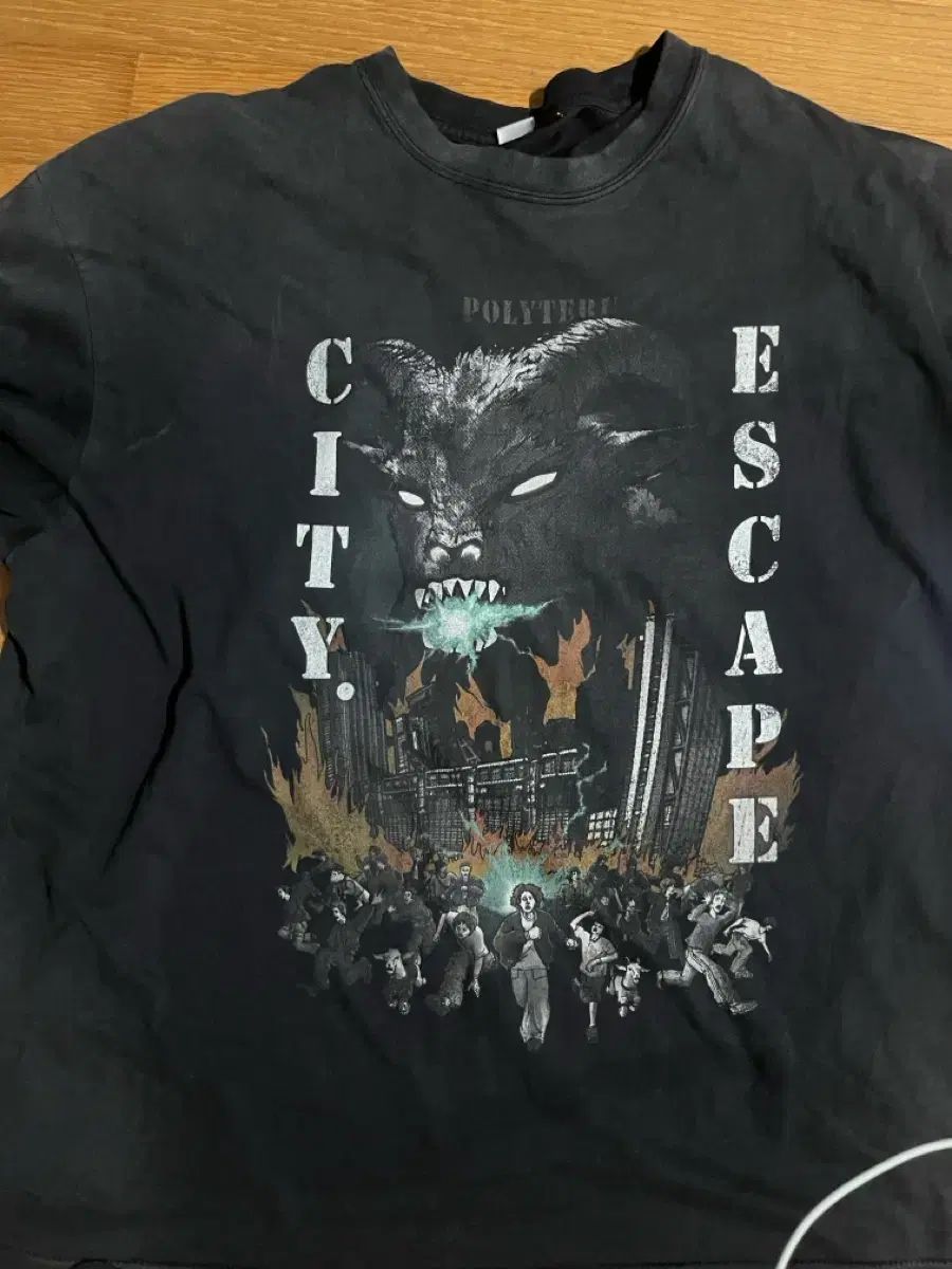 ポリテュ スーベニアオフィシャル THE HYUNDAE Tシャツ 4