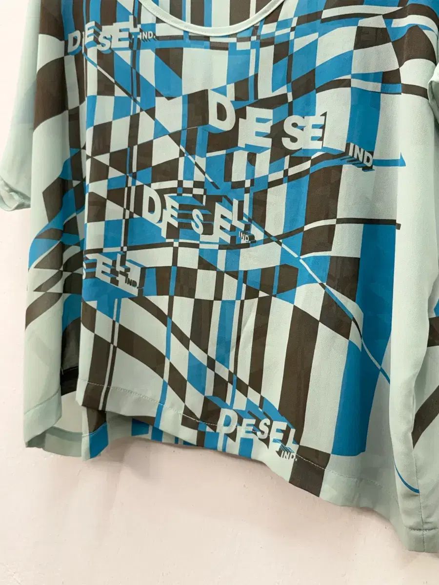 55) DIESEL 幾何学 ロゴ 半袖 シフォン ブラウス