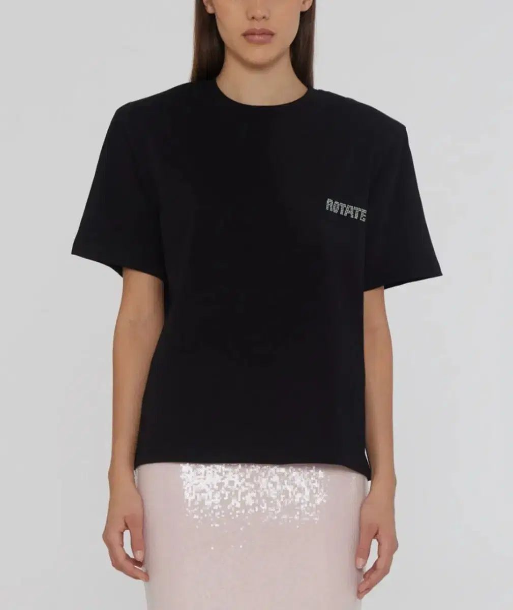 ROTATE ロテイト スパンコール ロゴ Tシャツ ブラック 6,751円