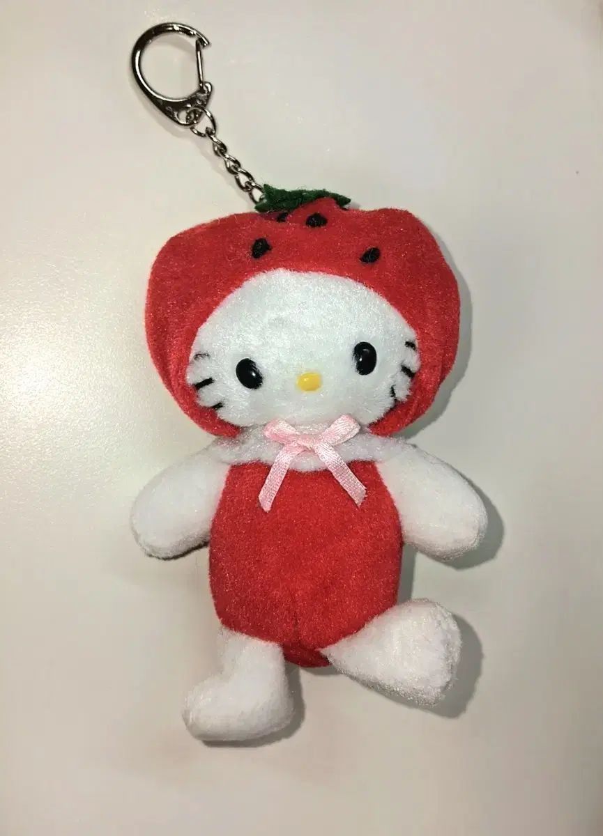 クラシック ストロベリー ハローキティ ぬいぐるみ - メルカリ