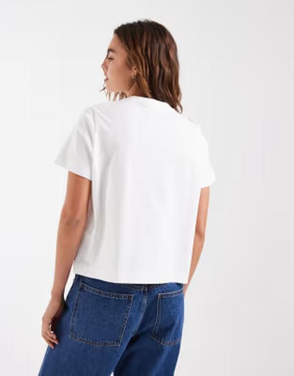 ヴェロモーダ レディース トップス Tシャツ 刺繍 グラフィック Vero Modall over peach graphic embroidered boxy tshirt Snowhite Pea 9,840円