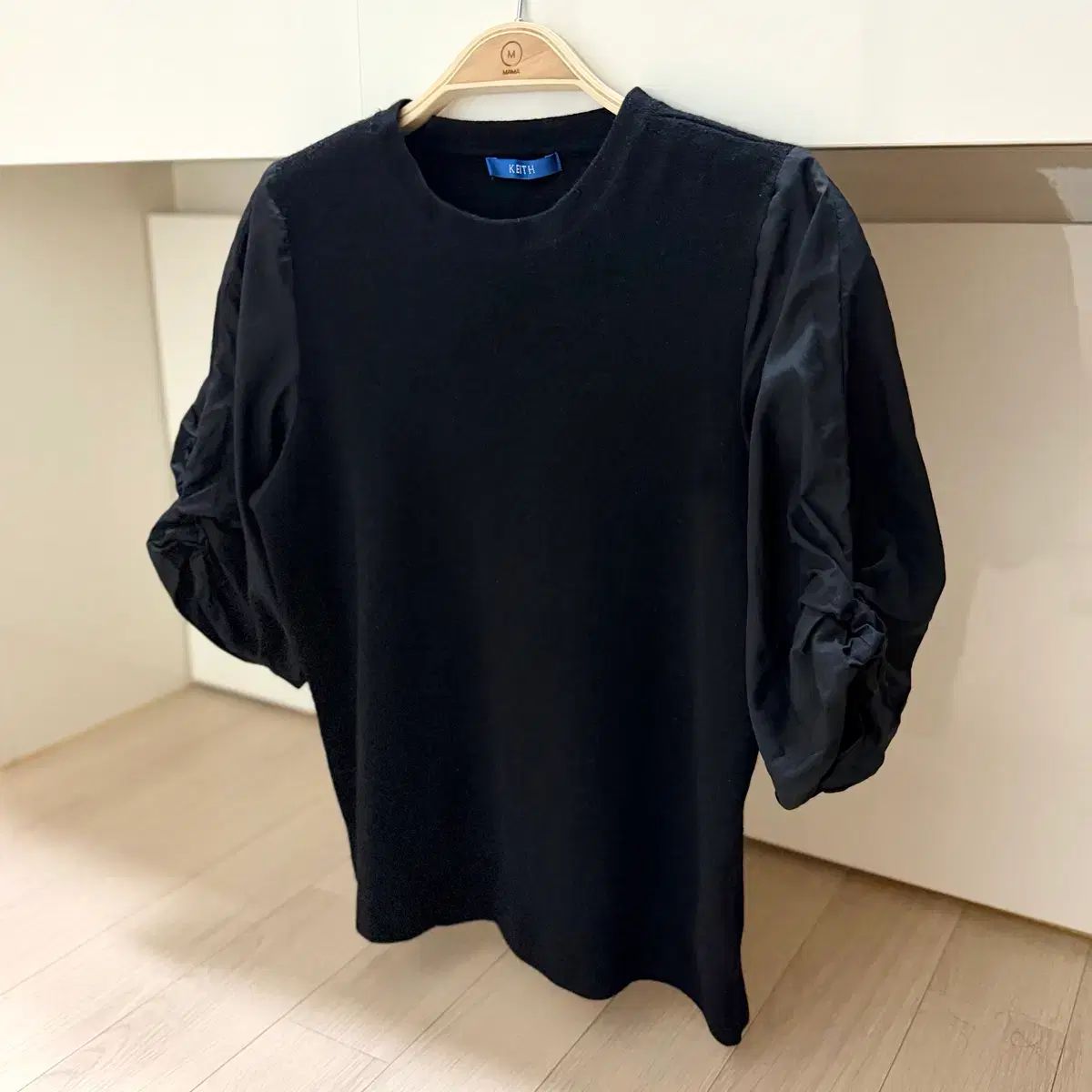 キースKEITH ウール100 シャーリング袖 半袖 ニット ブラック バイカラー Tシャツ パフ 5分