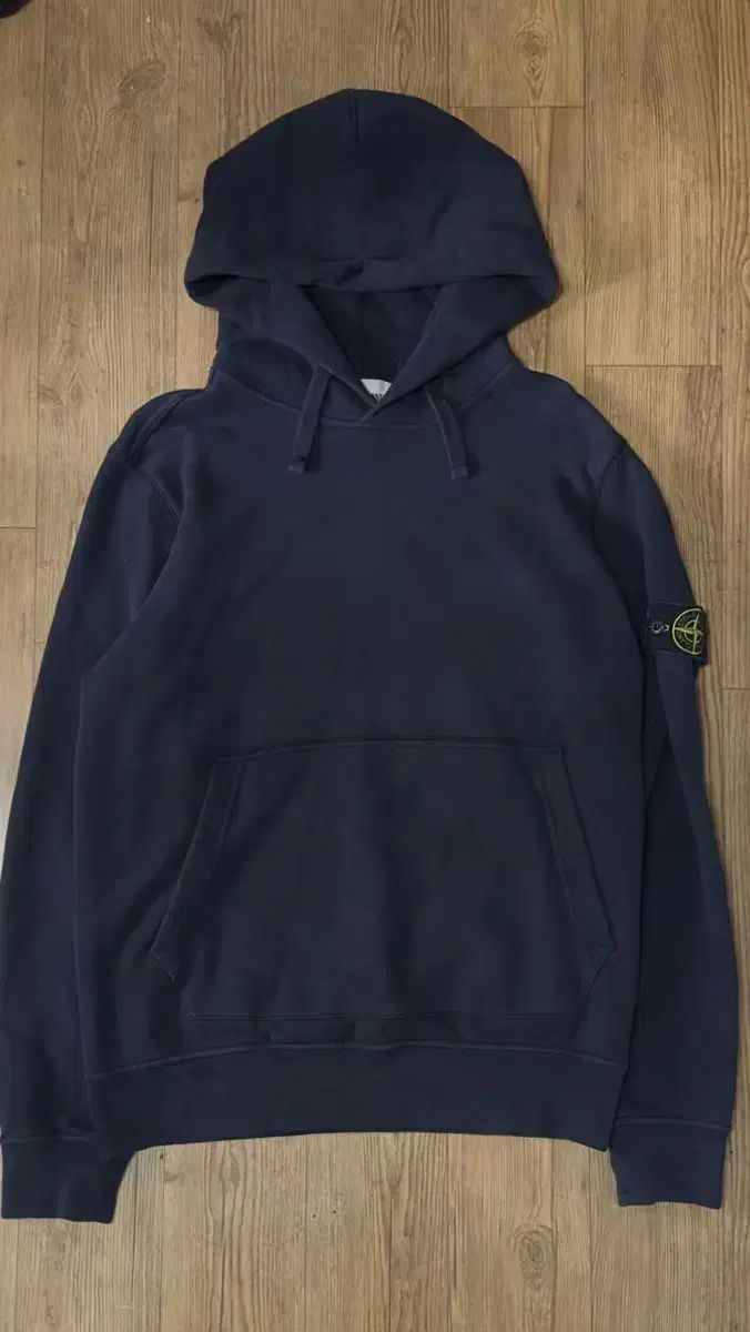 ストーンアイランド フードTシャツ 黒色