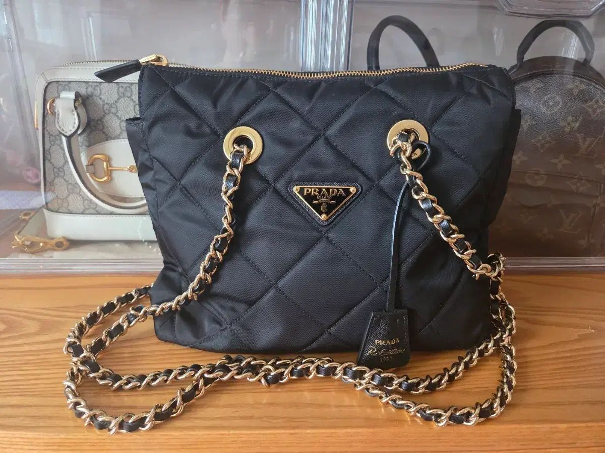 PRADA プラダ キルティング チェーン ショルダーバッグ ブラック