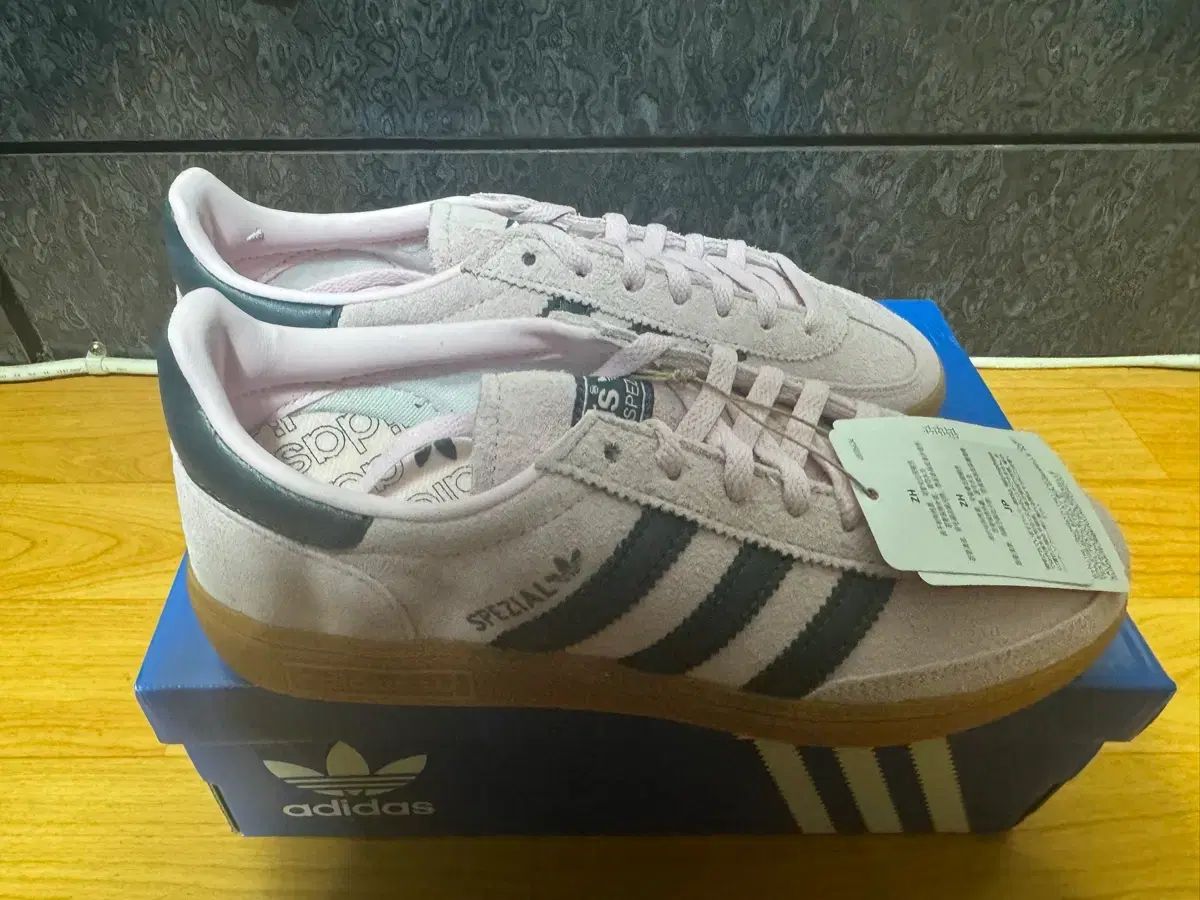 (送料込み 新品) adidas ハンドボール スペツィアル ピンク 235