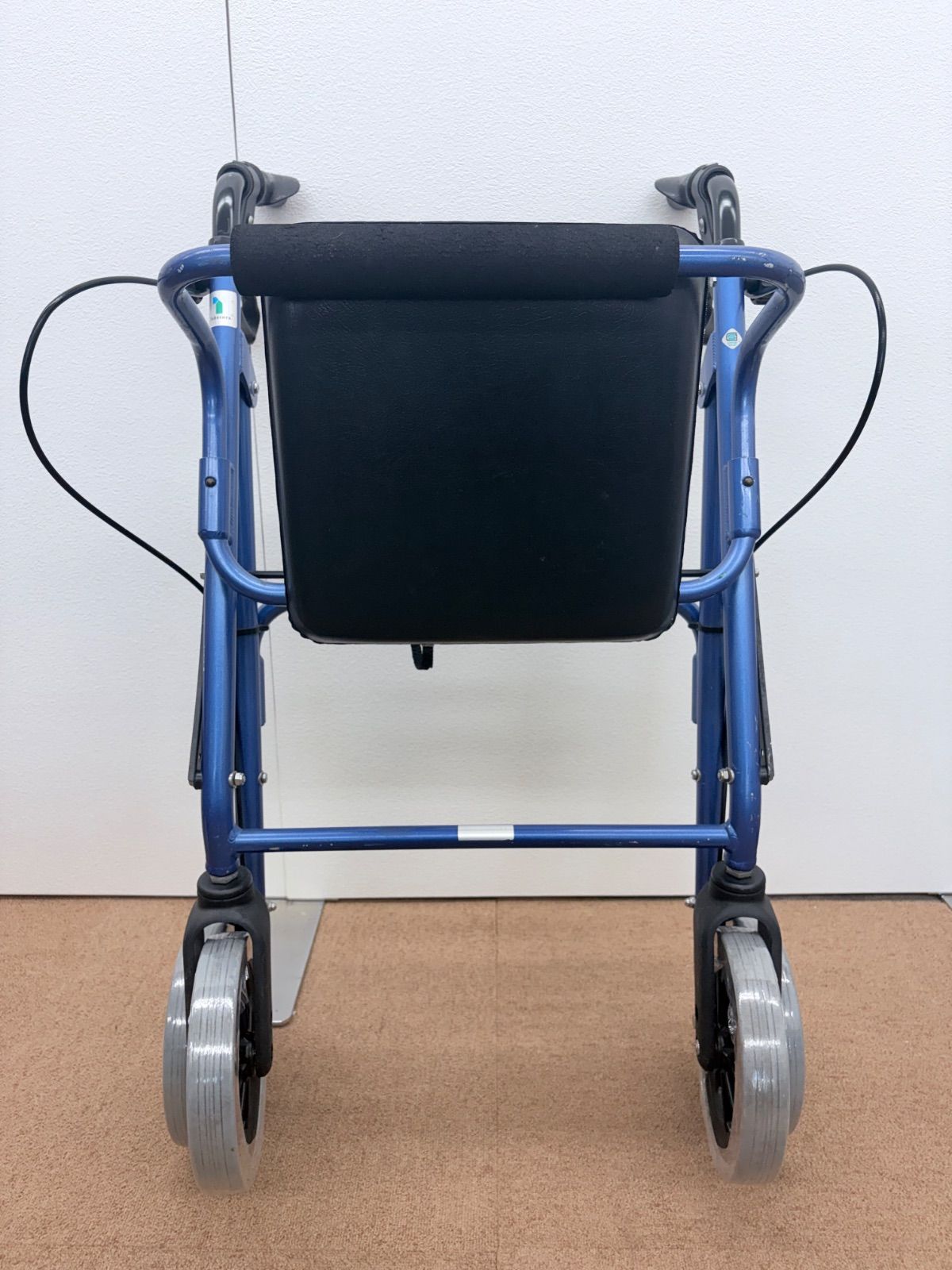 送料込】竹虎 ハッピーⅡ 軽量歩行器 ブルーメタリック 歩行補助 すぐ