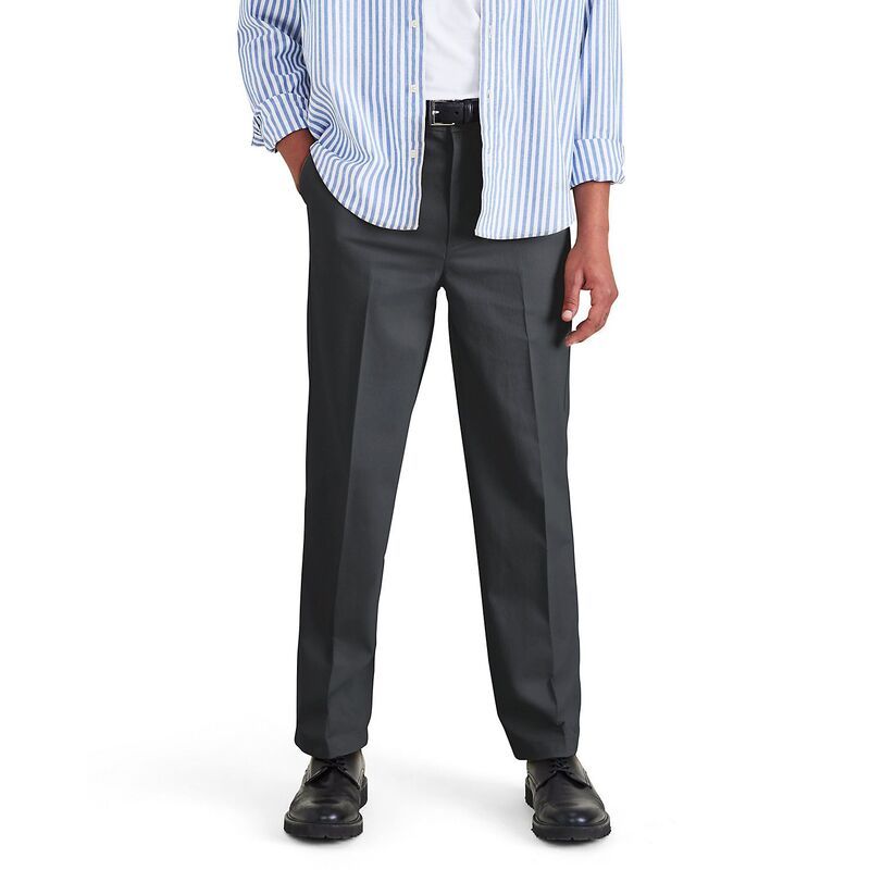 ドッカーズ メンズ ボトムス カジュアルパンツ Mens Dockersignature Iron Free Stain DefenderelaxedFit Khaki Pants Charcoal