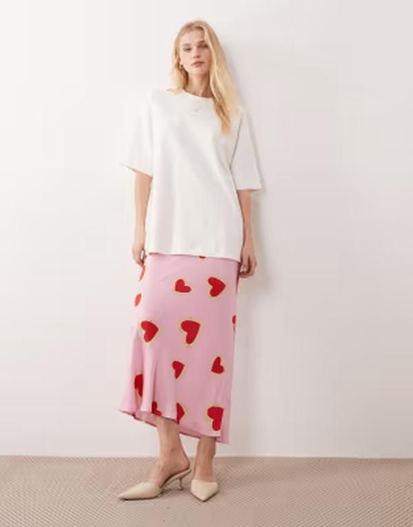 ネバーフリードレスド レディース ボトムスカート プリント サテン マキシ Never Fully Dressedorrisatin maxi skirt heart print PINK ピンク