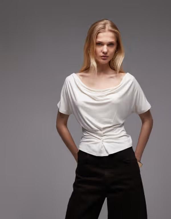 エイソス レディース トップス Tシャツ ウエストマーク オフショルダー ASOS DESIGN offshoulder cinched waistop with button details IVO