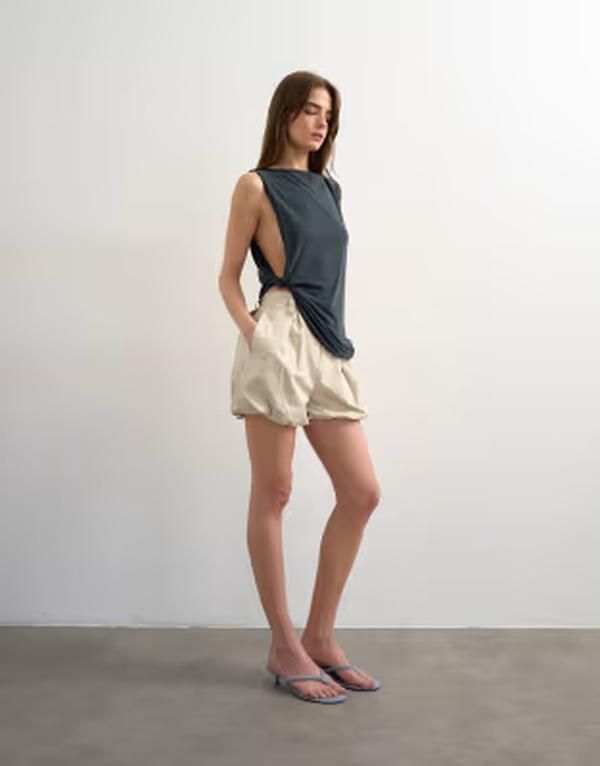 トップショップ レディース ボトムス ハーフパンツ・ショーツ ショートパンツ Topshop bubble hem clean shorts ineutral NEUTRAL