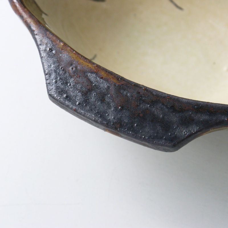 美品 岩井窯 山本教行 耳付楕円小鉢 掻落牡丹＼カーキ系 小皿 食器 作家物【2400015051864】 美品 岩井窯 山本教行 耳付楕円小鉢 掻落牡丹＼カーキ系 小皿 食器