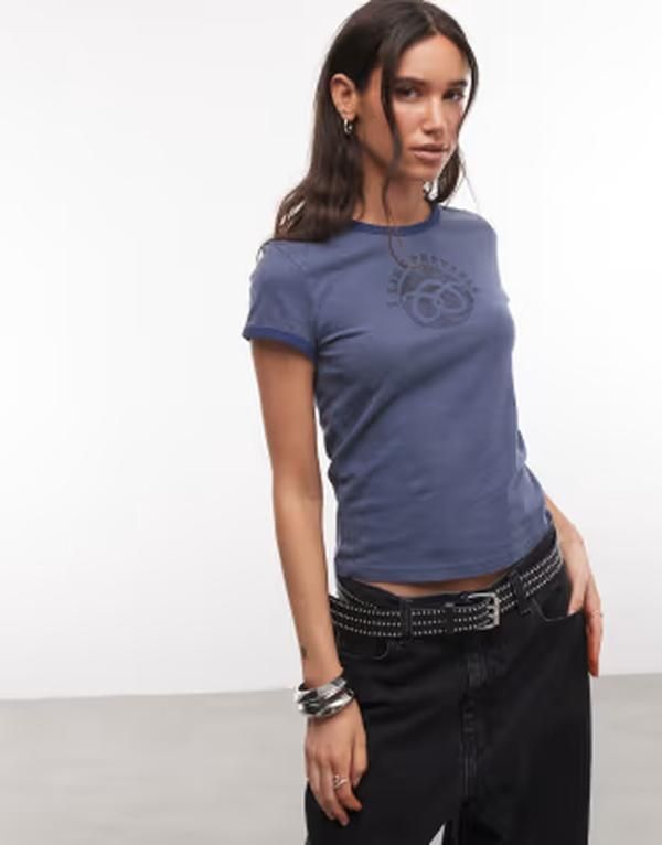ウィークデイ レディース トップス Tシャツ プリント グラフィック Weekday fitted ringer tshirt with pretzels graphic print in dark