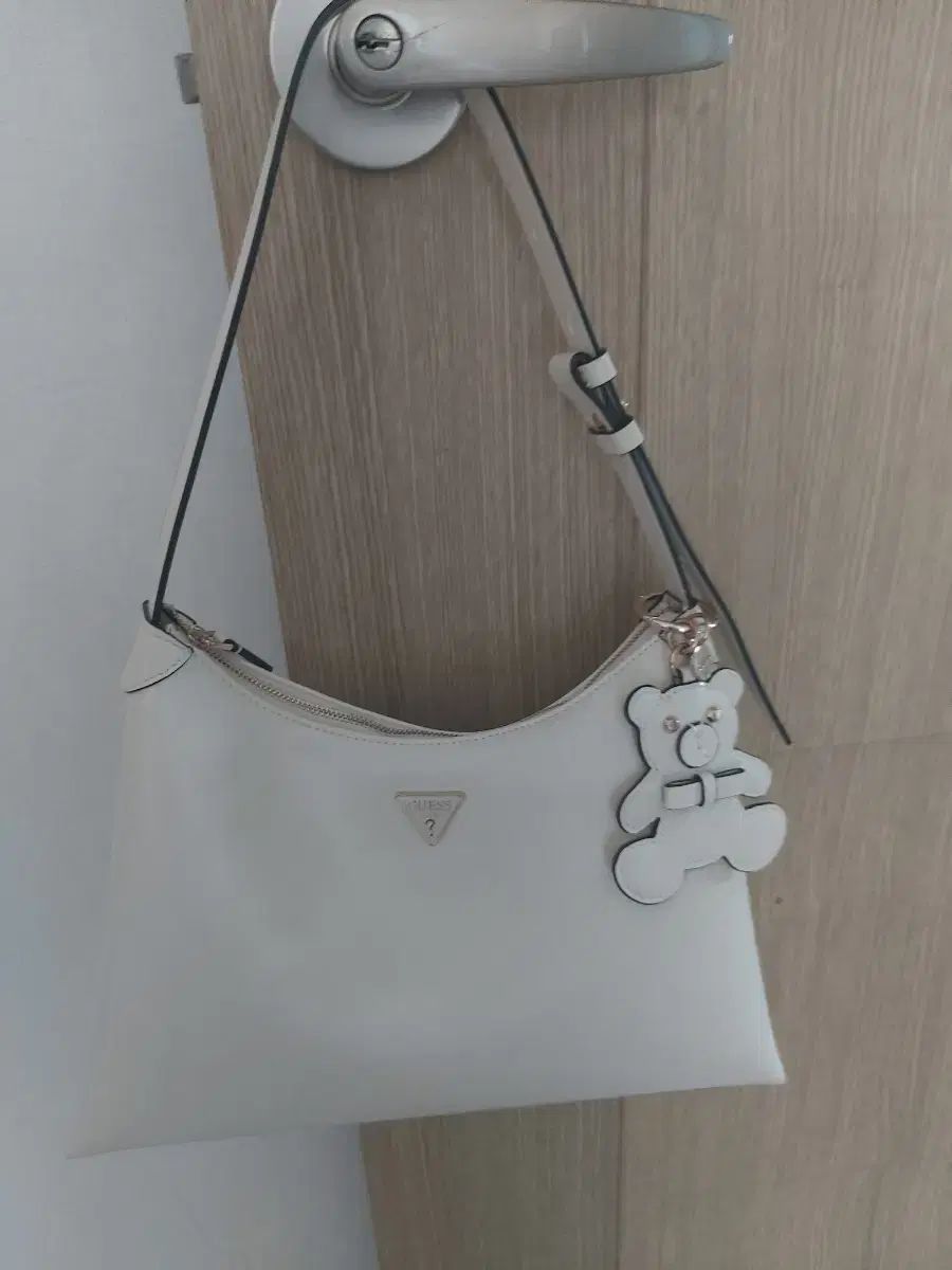 GUESS レディース HOBO BAG ショルダーバッグ