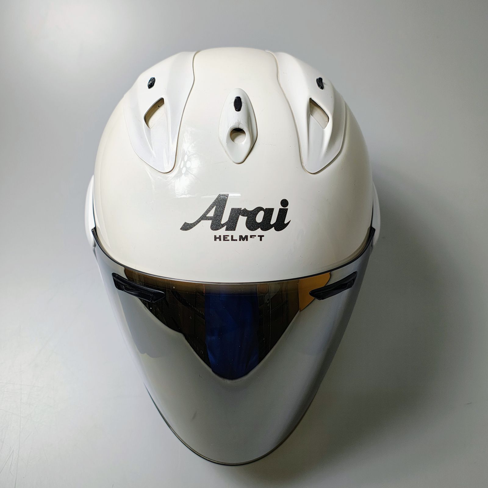 Arai ジェットヘルメット SZ R3 商品の説明通気口付きのArai製…