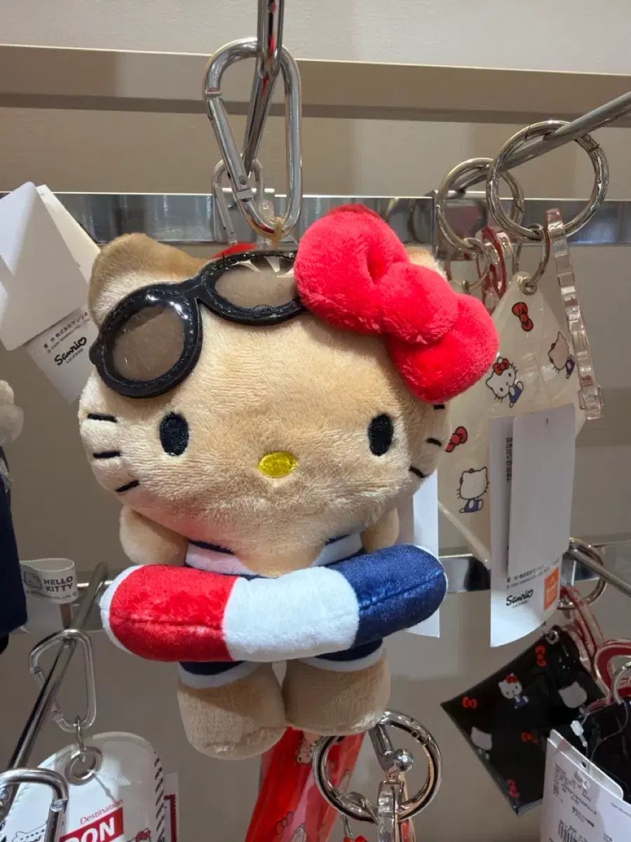 タンニングハローキティ グローバルウォーク コラボ キーホルダー