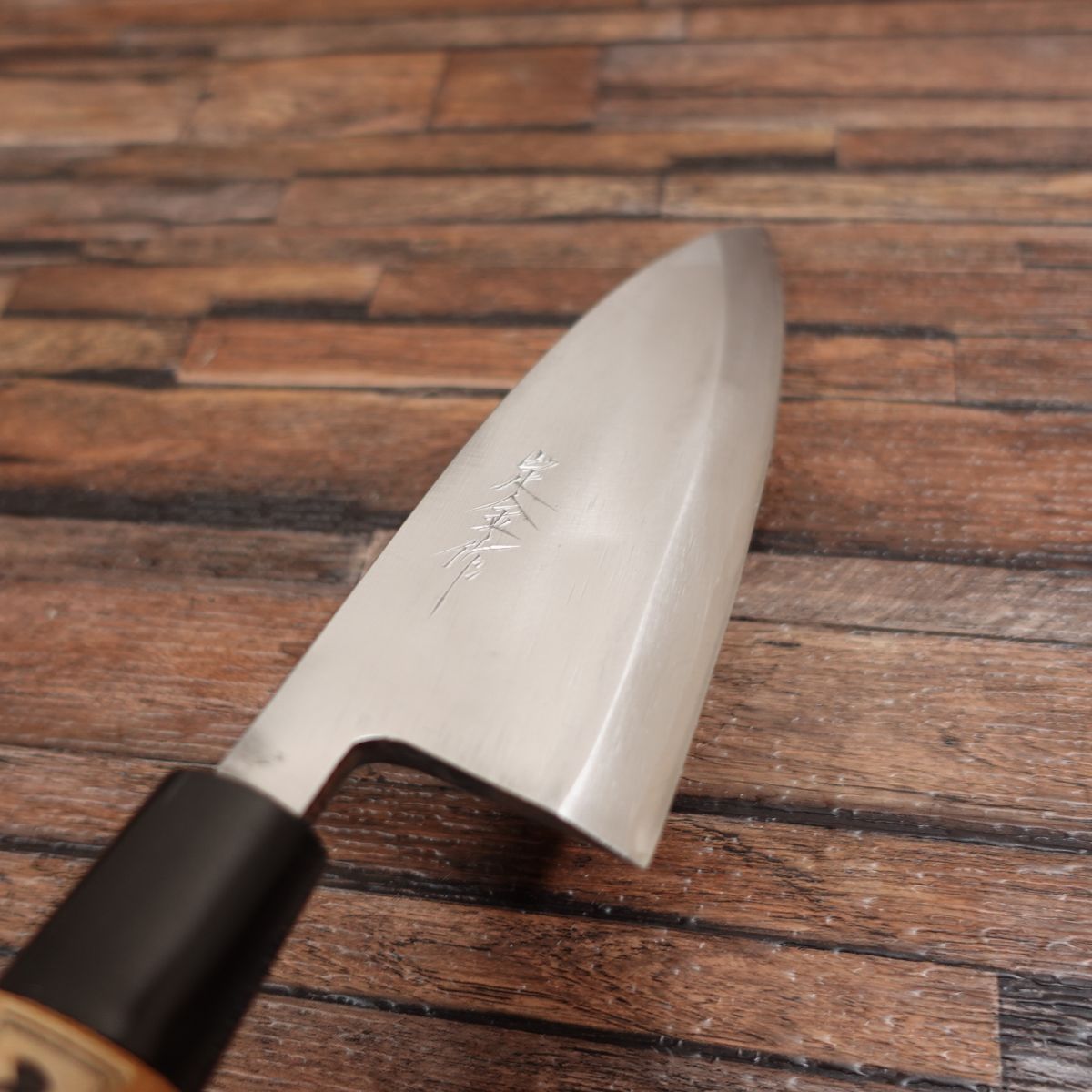 出刃包丁 鋼製 木製ハンドル 専用箱付き　ほぼ未使用　長期自宅保管　ビンテージ品 定金 出刃包丁 研ぎ済 定金作 手造り ハガネ 片刃 ほぼ未使用保管品