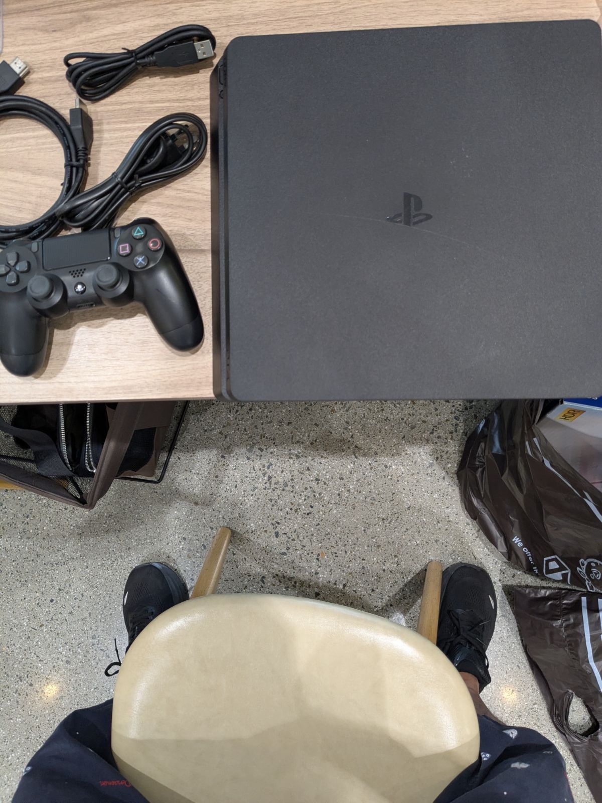 PlayStation 4 PS4 CUH-2100B 本体 コントローラー・ケーブル3種付き