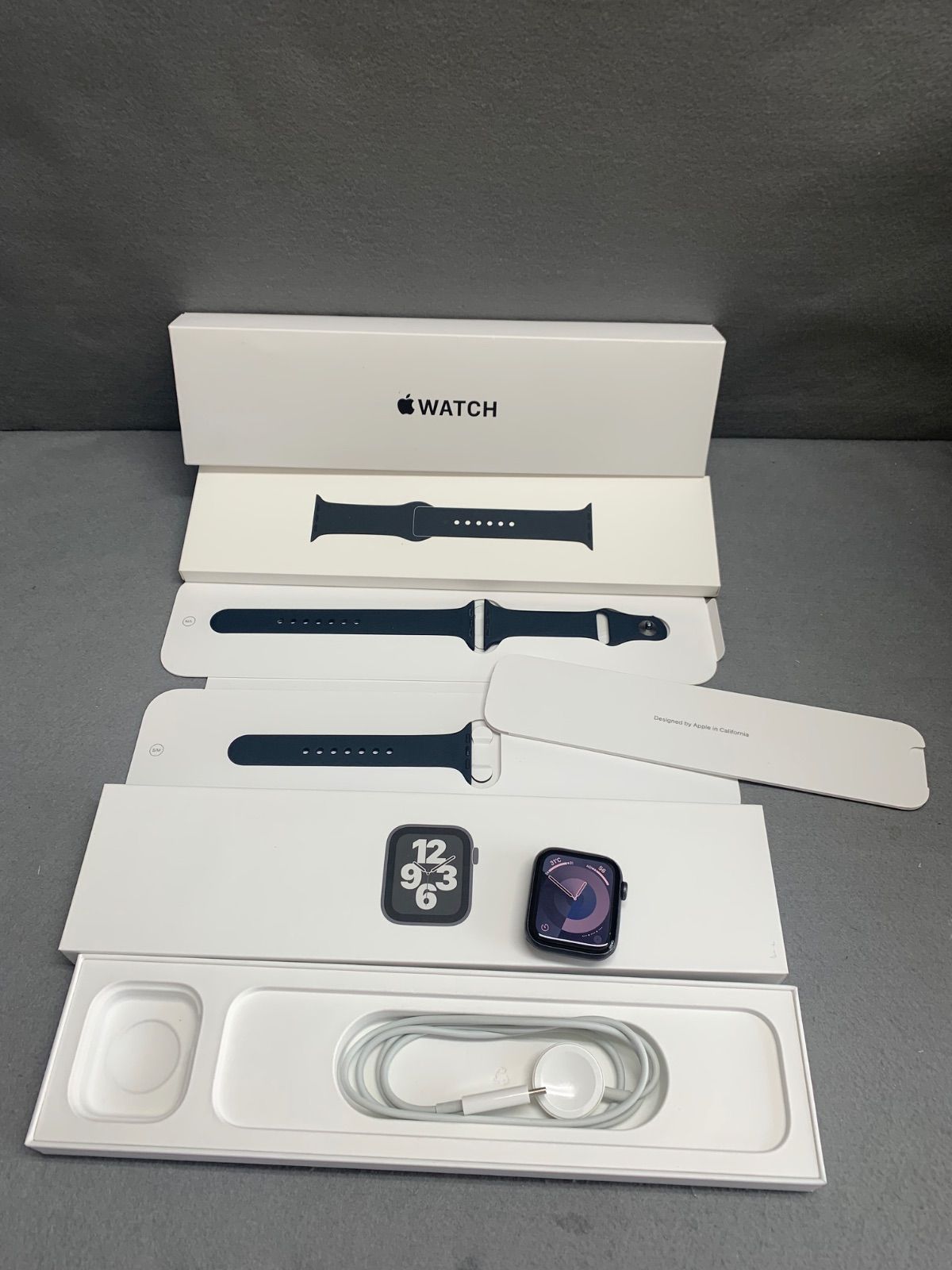 美品 Apple Watch SE 第1世代 32GB GPSモデル 44mm スペースグレイアルミニウム　と　ミッドナイトスポーツバンド