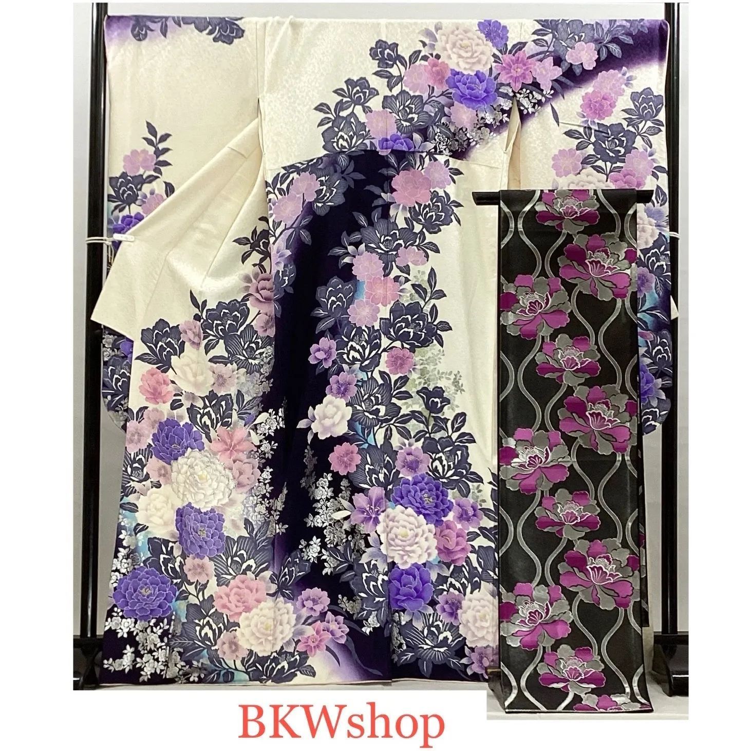 ＜大特価　現品限り＞　used　正絹　振袖・袋帯　2点セット　白地紫暈し銀彩加工　牡丹桜百合柄　20歳の集い　およばれ　着付け練習