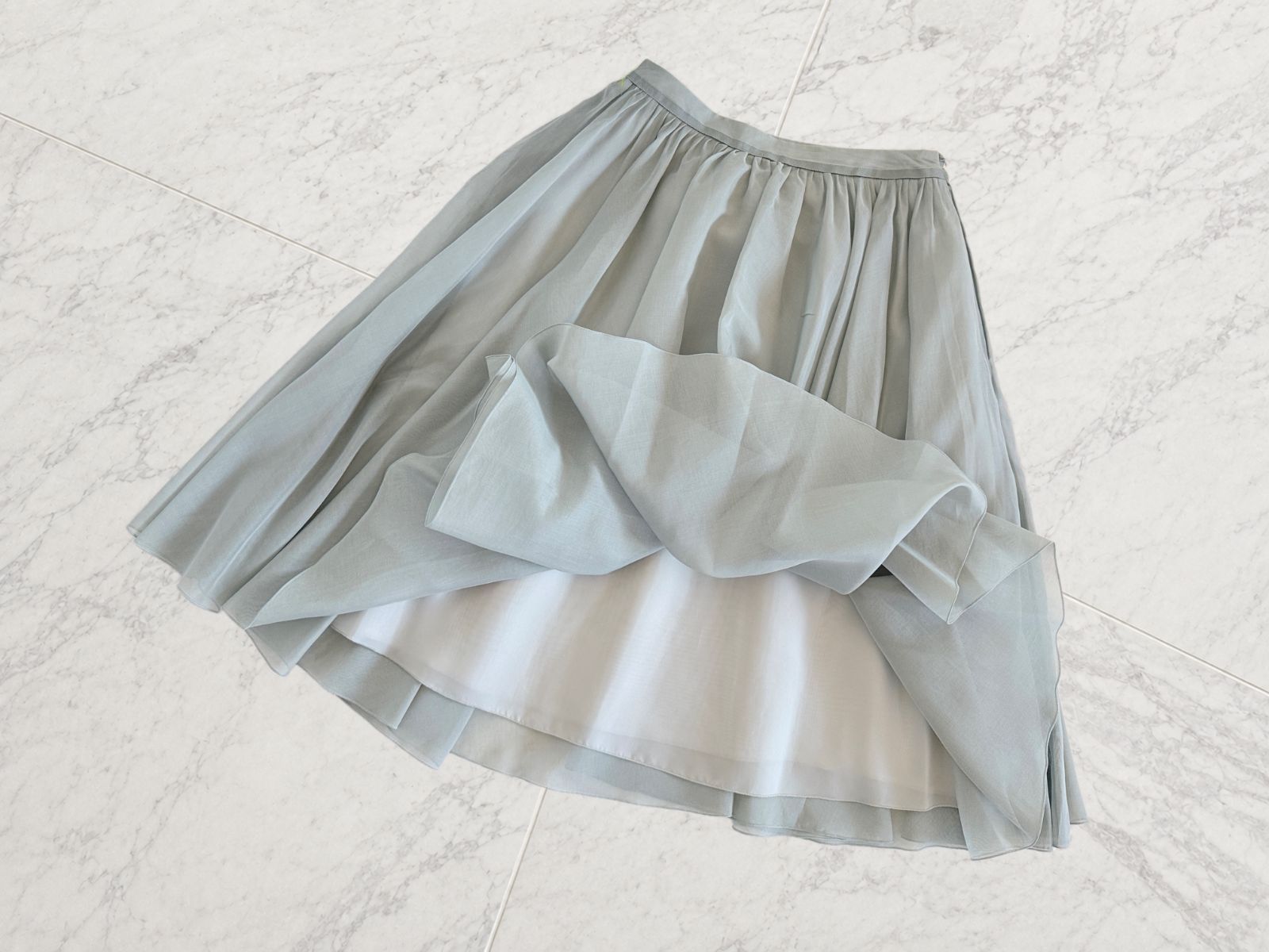 参考価格82,080円【美品 / ハッとする気品あふれるシアーな透明感