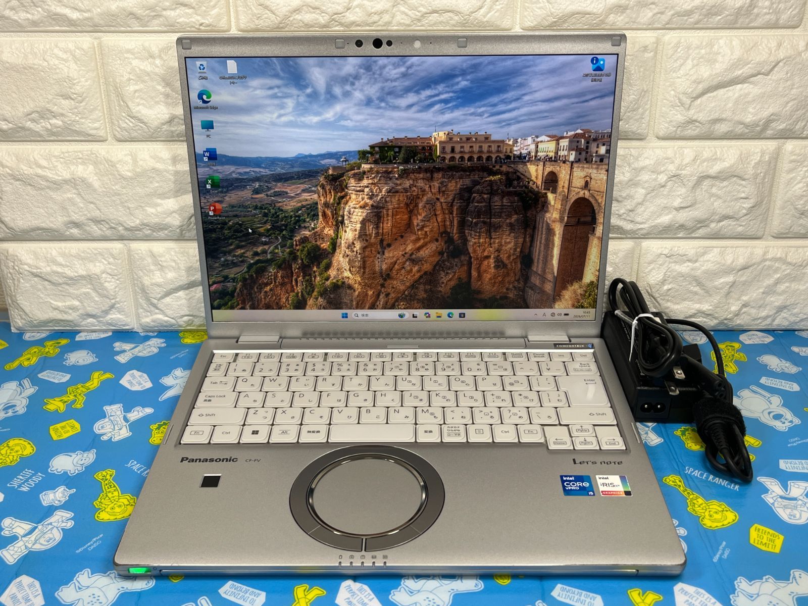 良品 レッツノート CF-FV1 16GB/512GB 14.0型 QHD 軽量