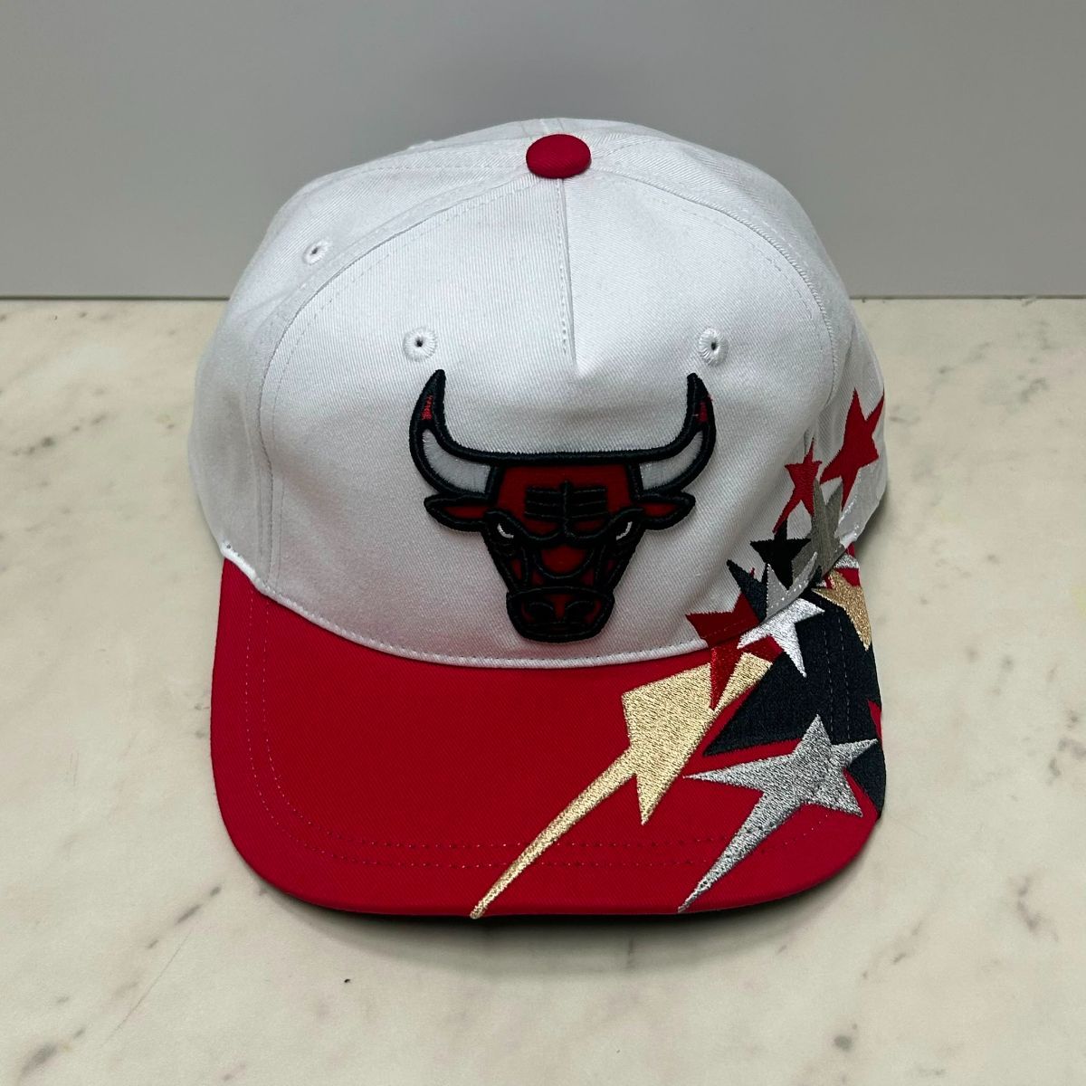 USA仕様 Mitchell and Ness シカゴ ブルス Bulls Shooting Stars Caddy Fit キャップ (MNC3)