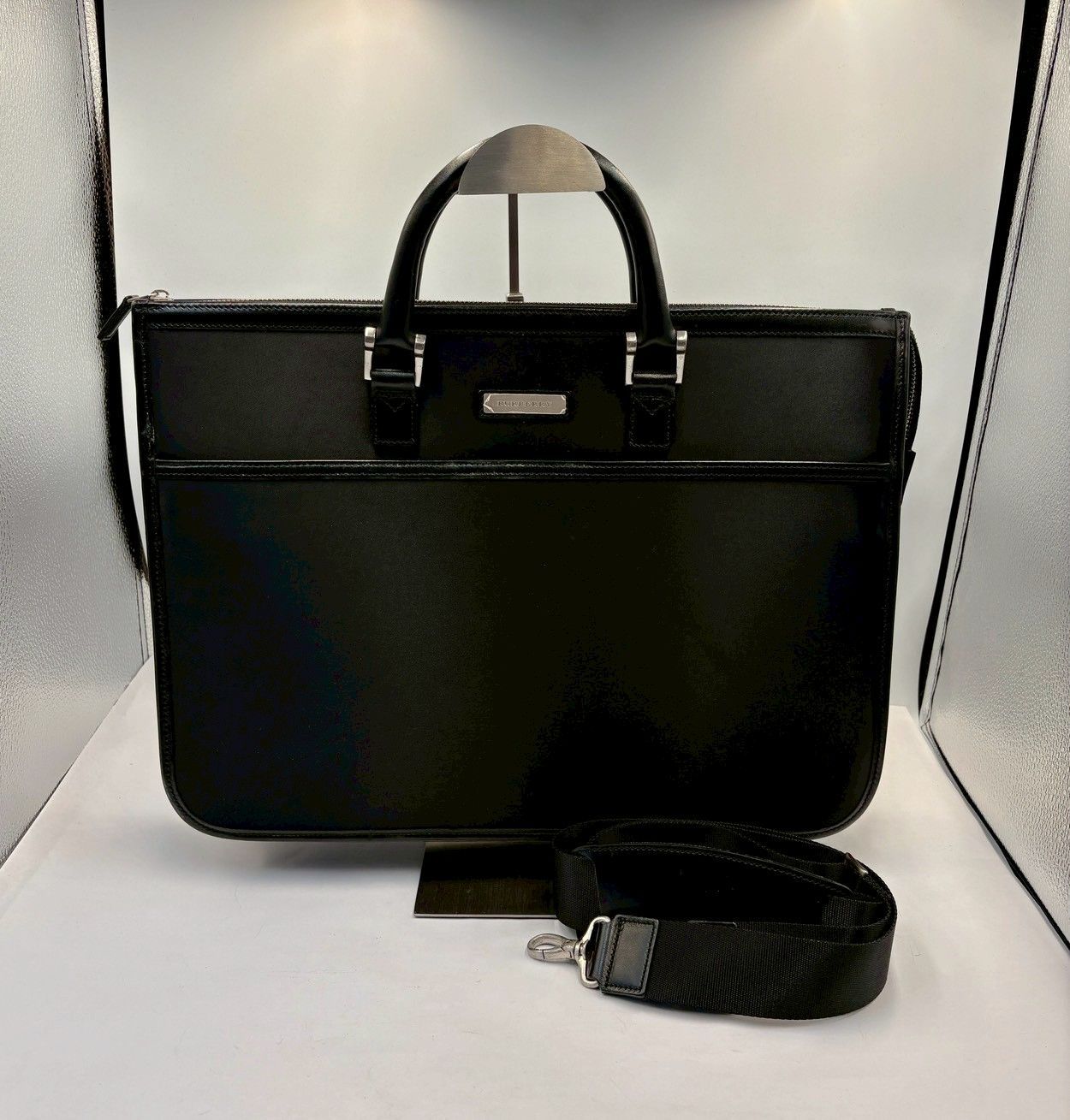 ⑧ BURBERRY Burberry Briefcase with Shoulder Strap Metal Logo Nova Check Nylon Leather Lightweight Business Bag ☆ 75