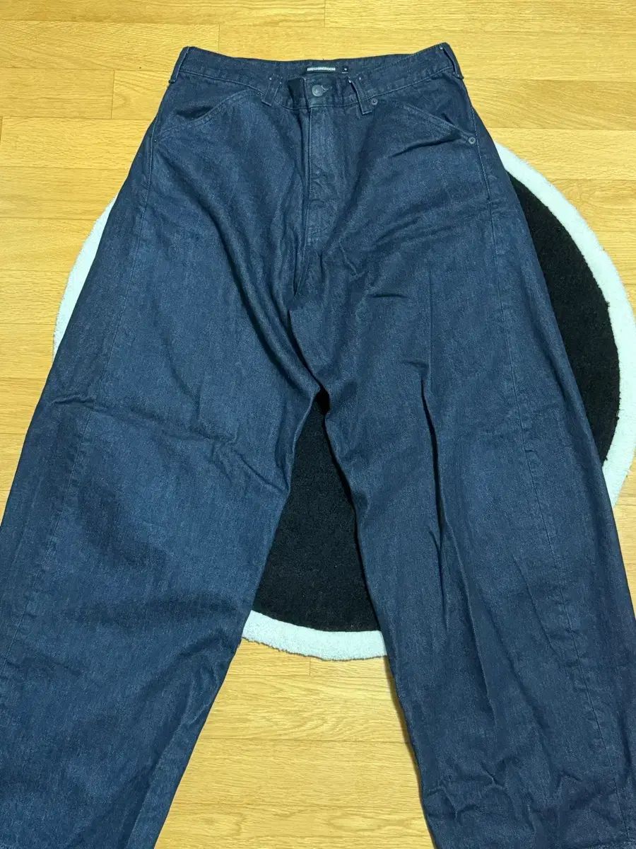 4 해칭ルーム ワイド カーブ ジーン ウォッシュド Indigo
