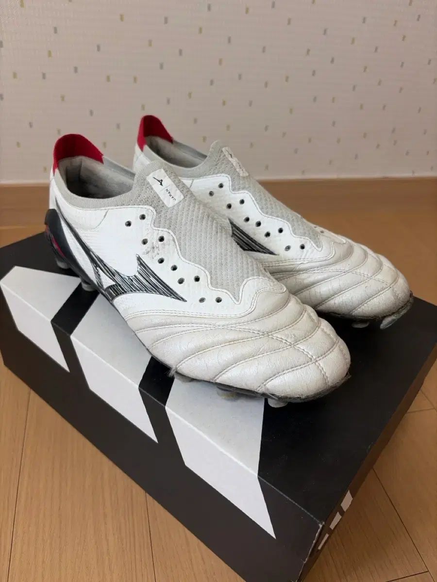 ミズノ モレリア NEO 4 ベータ ジャパン サッカーシューズ
